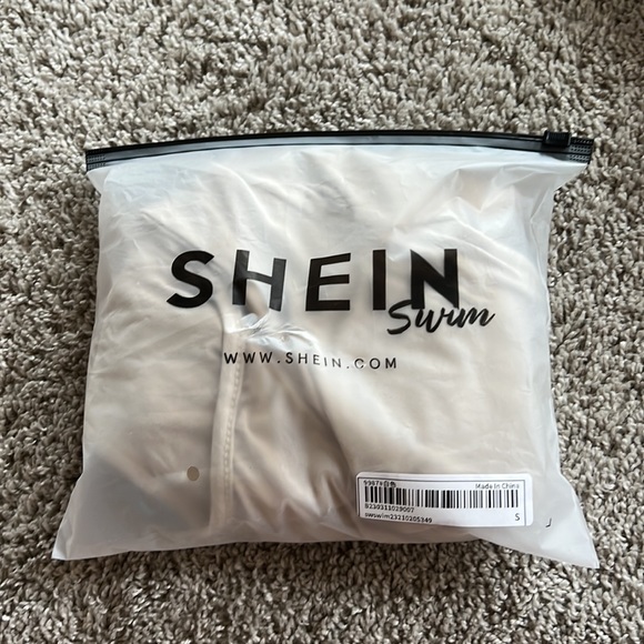 ❤️NWT❤️ Twist Front Cutout Ruched Dress - Size XS - Picture 6 of 6